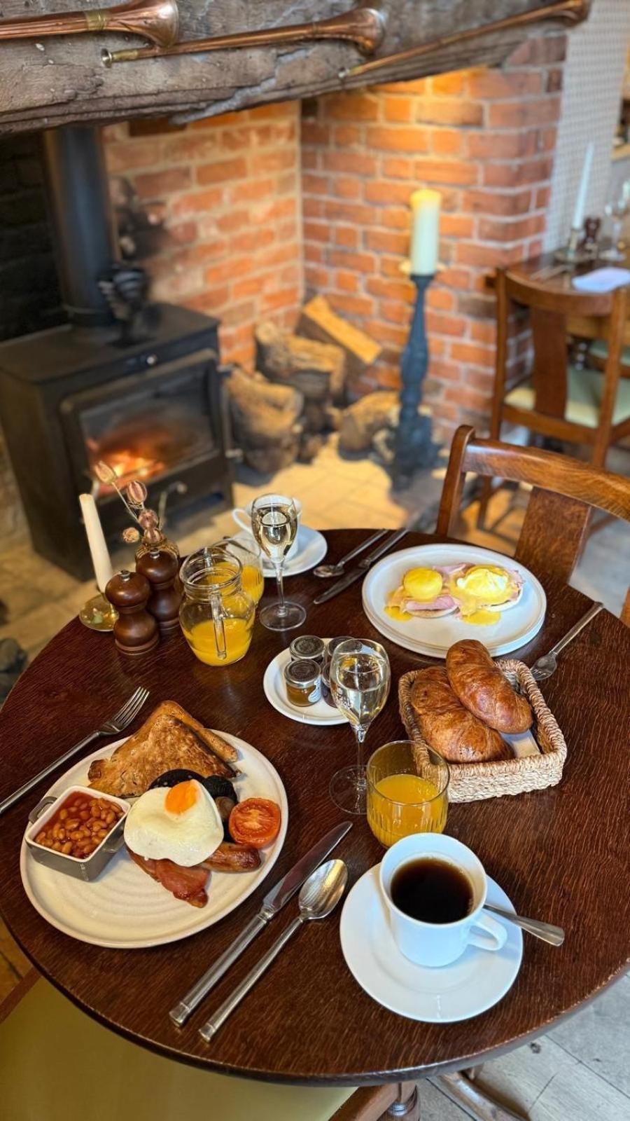 The Crown, Bildeston Hotel Buitenkant foto